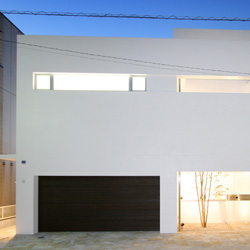 茅ヶ崎の家 中庭へ拡がってゆく家の建築事例